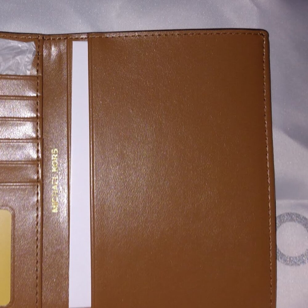 MICHAEL Michael Kors Logo Bedford Medium Travel Passport Wallet - Picture 5 of 5